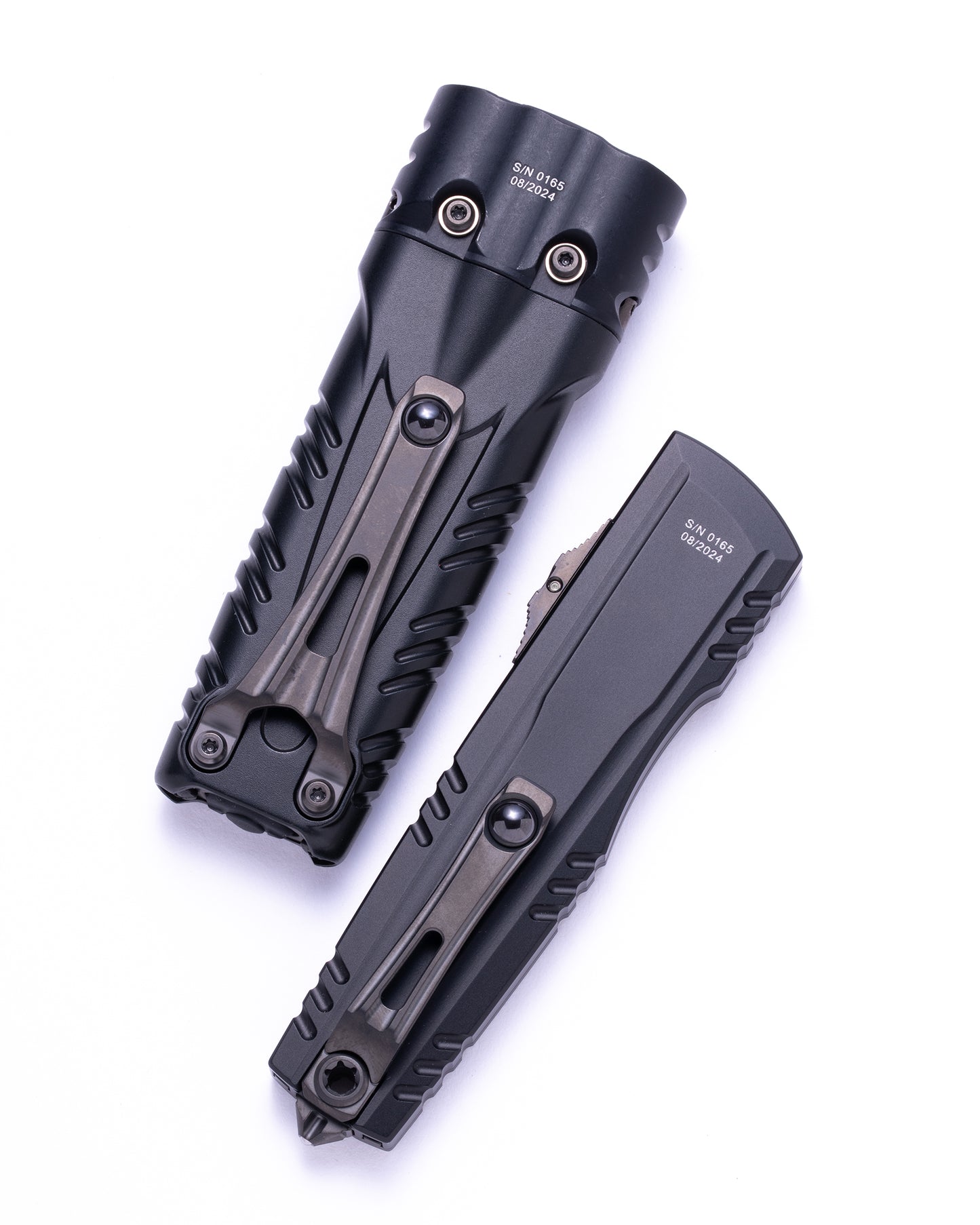 Microtech® / Surefire® Luminary D/E - Stiletto Pro II Collaboration Zero Blade Play DLC Stonewash Full Serrated (1270-3DLCT SET)