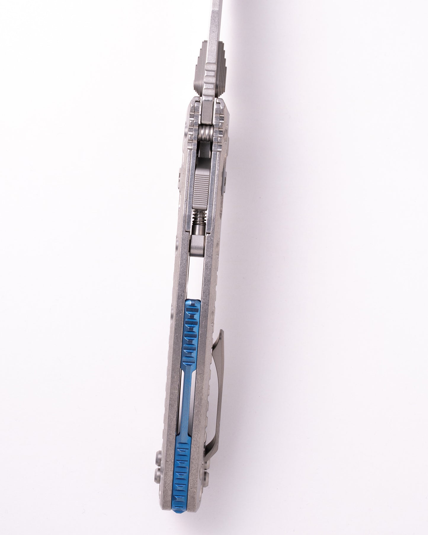 Amphibian® - RAM-LOK™ PARTIAL SERRATED MARFIONE SELECT STONEWASH FINISH STONEWASH FINISH FRAG PATTERN TITANIUM W/BLUE TITANIUM ACCENT DOUBLE VAPOR BLAST STAINLESS (137RL-11FRMS2)