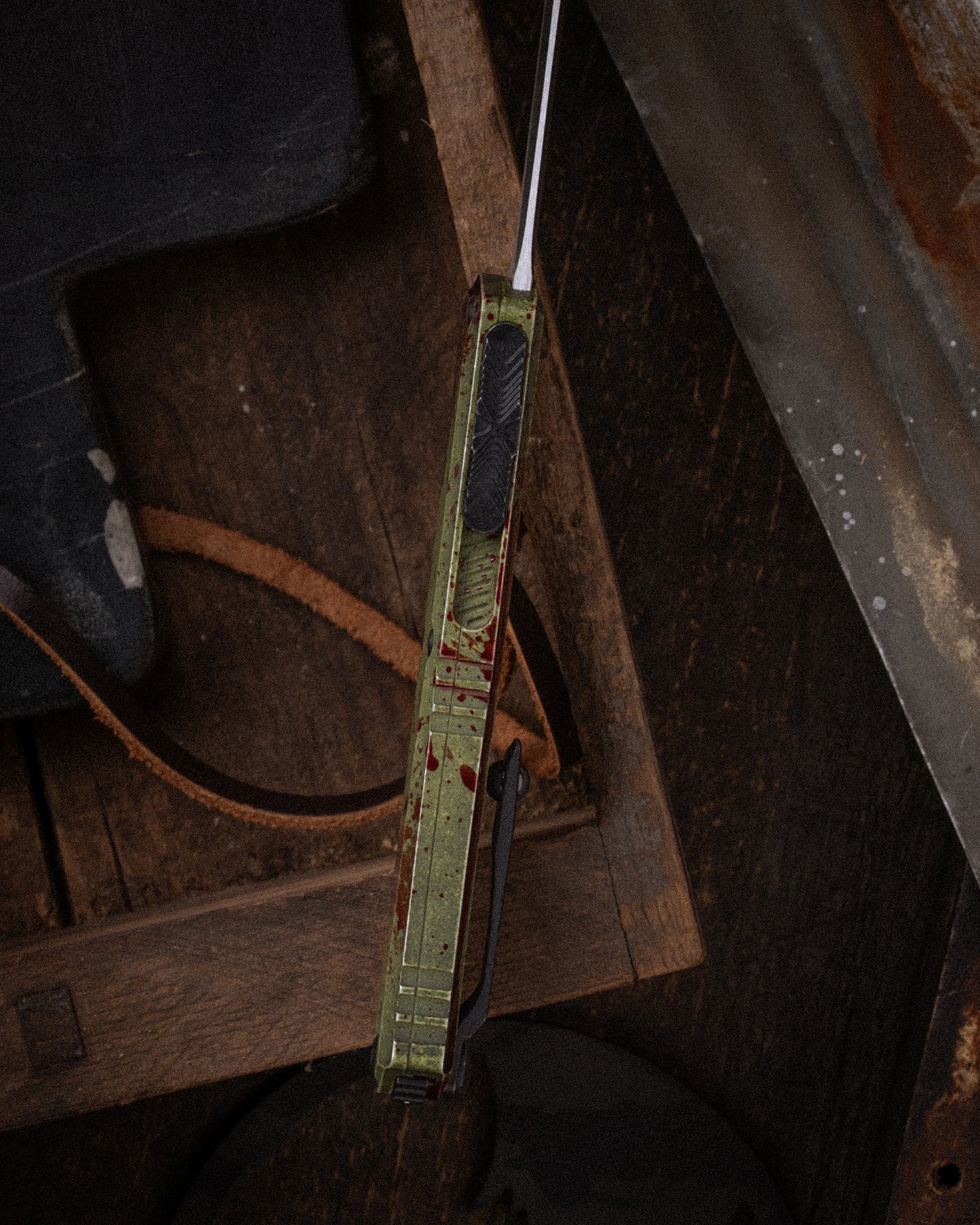 Hera® II Mini T/E SIGNATURE SERIES OUTBREAK DEEP ENGRAVED full serrated Standard (1704M-3OBDS)