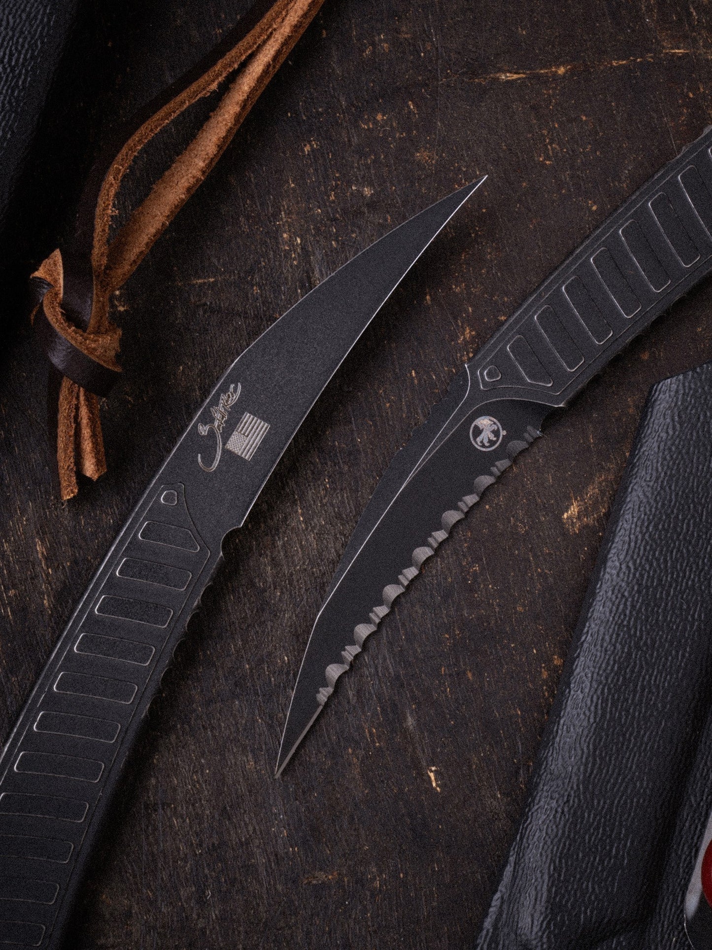 Feather Signature Series S/E Distressed Black Full Serrated (215-3DBKS-FLAG)