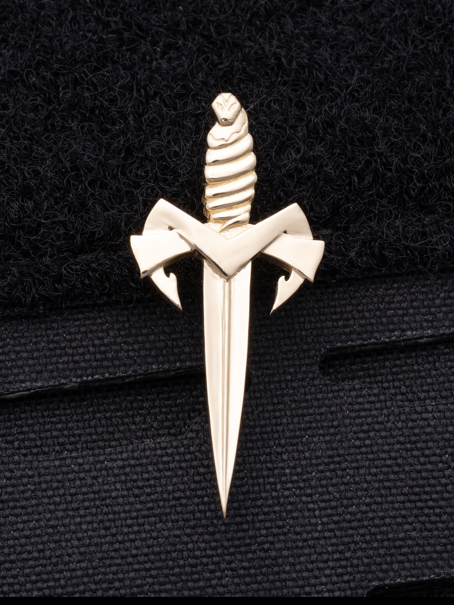 DAGGER LAPEL 18K GOLD (1 Gold Lapel)