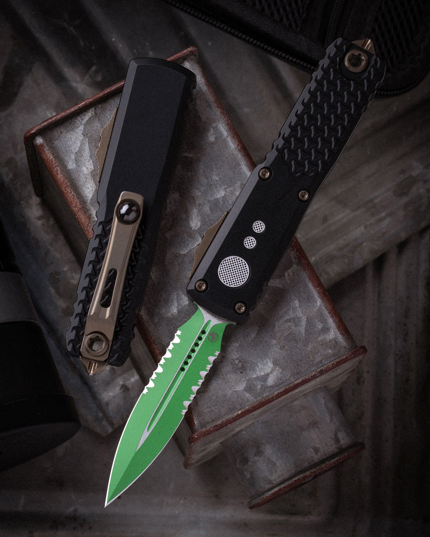 UTX-85® GEN IV D/E BLACK PARTIAL SERRATED JEDI MASTER WITH GREEN BLADE, BRONZE HARDWARE, AND BLACK CHASSIS (12324-2JM)