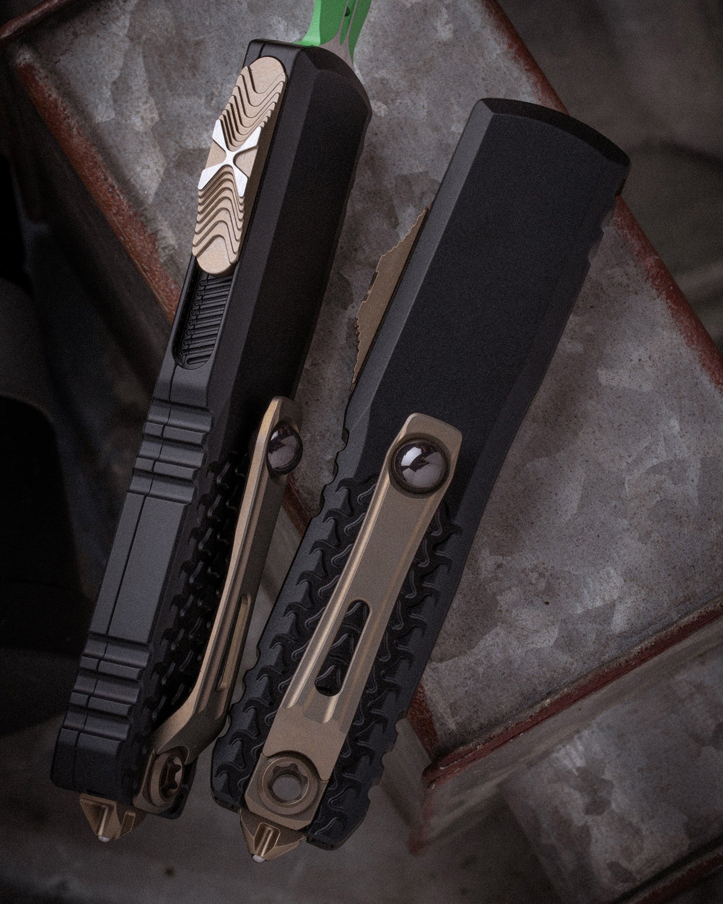 UTX-85® GEN IV D/E BLACK PARTIAL SERRATED JEDI MASTER WITH GREEN BLADE, BRONZE HARDWARE, AND BLACK CHASSIS (12324-2JM)