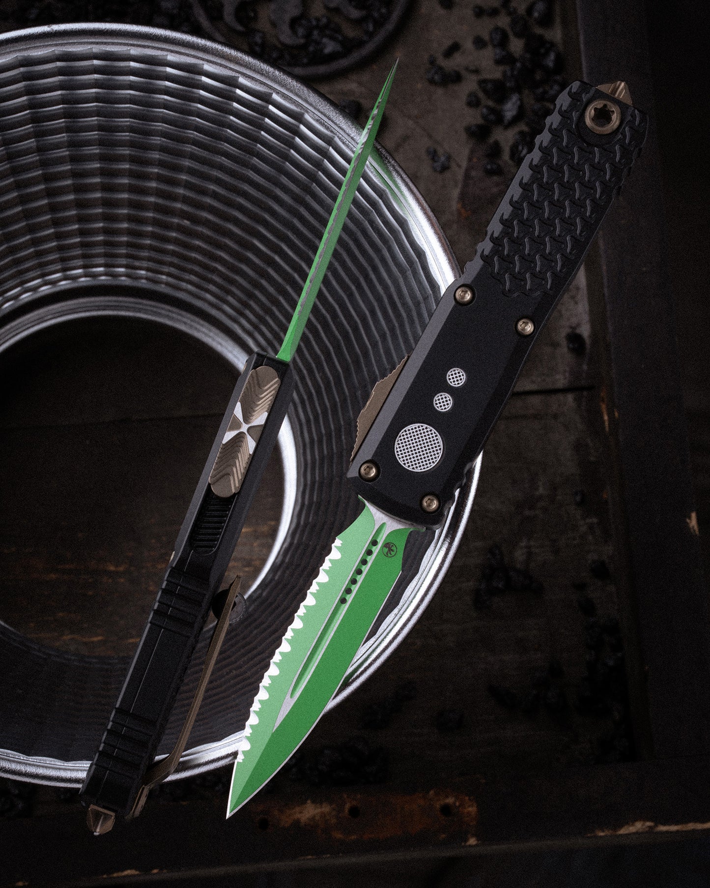 UTX-85® GEN IV D/E FULL SERRATED JEDI MASTER WITH GREEN BLADE, BRONZE HARDWARE, AND BLACK CHASSIS (12324-3JM)