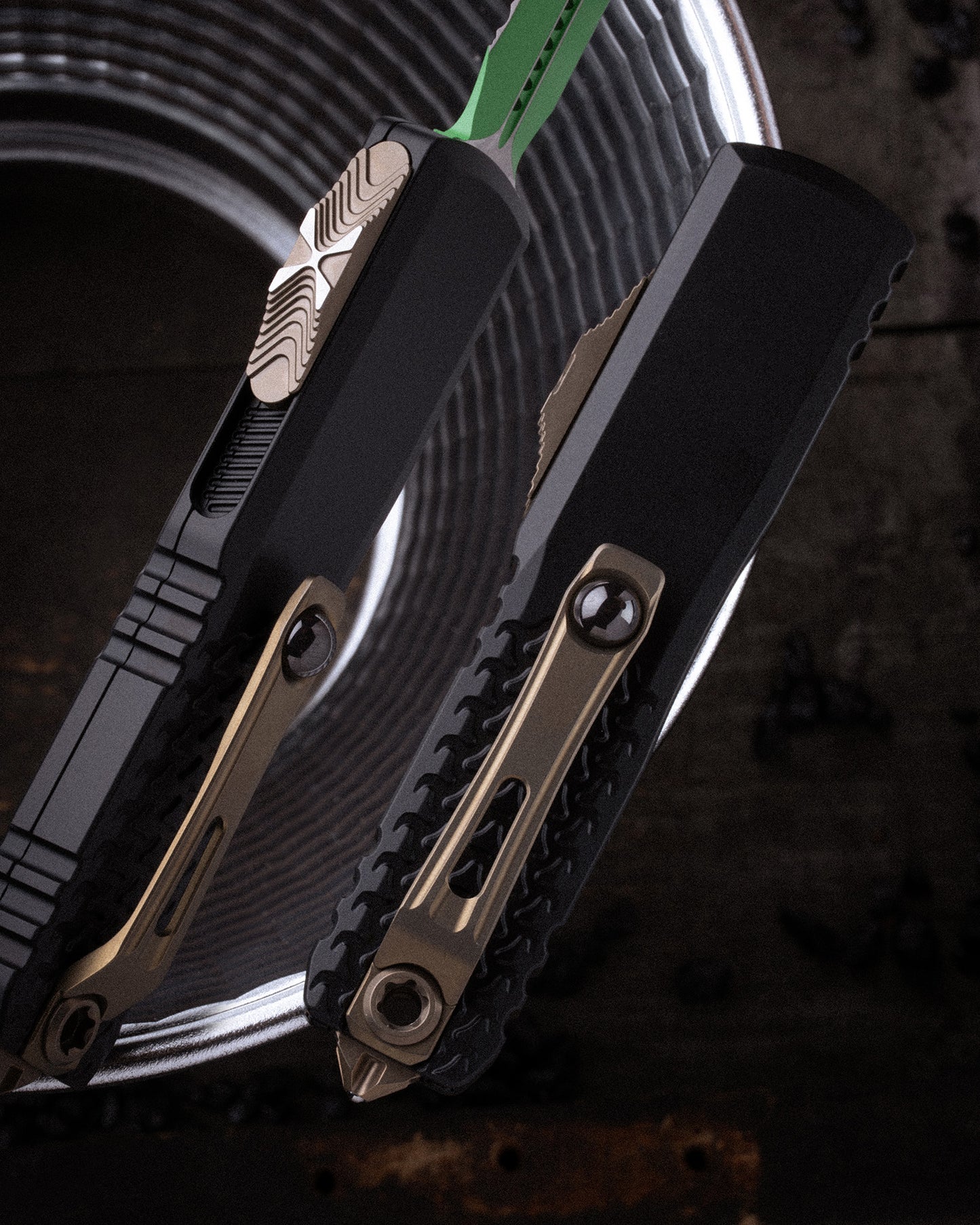 UTX-85® GEN IV D/E FULL SERRATED JEDI MASTER WITH GREEN BLADE, BRONZE HARDWARE, AND BLACK CHASSIS (12324-3JM)