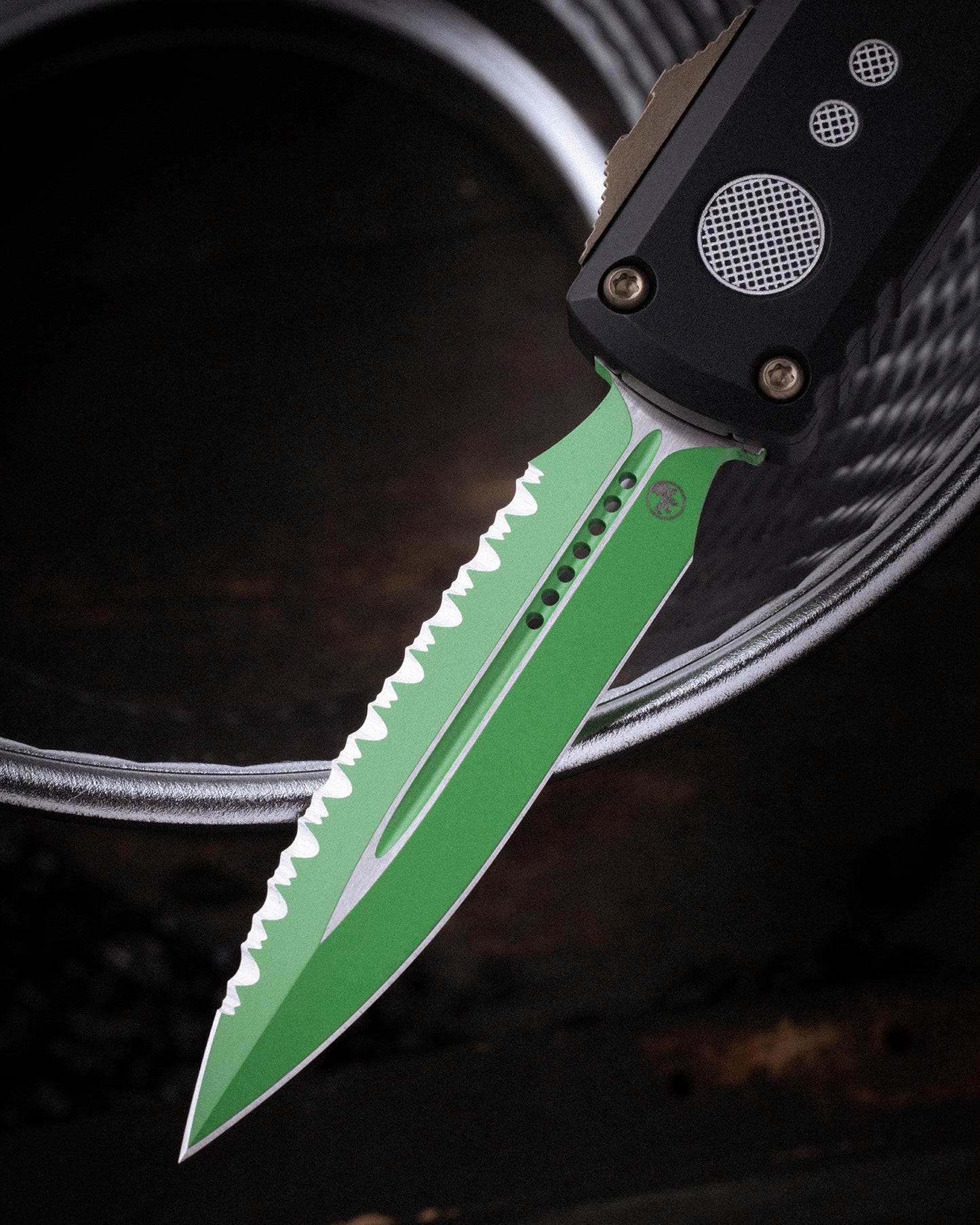 UTX-85® GEN IV D/E FULL SERRATED JEDI MASTER WITH GREEN BLADE, BRONZE HARDWARE, AND BLACK CHASSIS (12324-3JM)