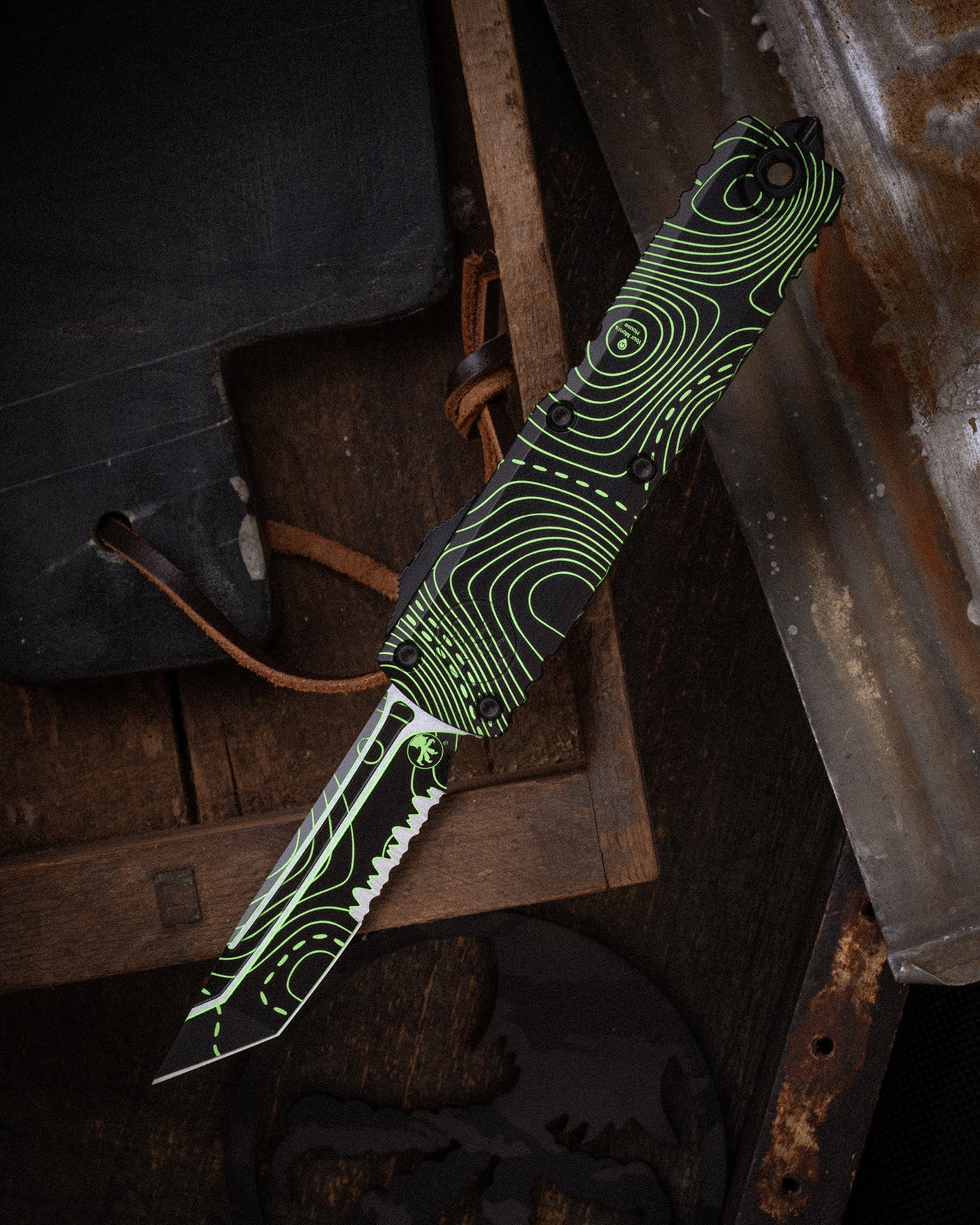 UTX-85® GEN IV T/E SIGNATURE SERIES TOPOGRAPHIC BLACK AND PARAKEET GREEN CAMO PARTIAL SERRATED (12334-2TPBKPGCS)