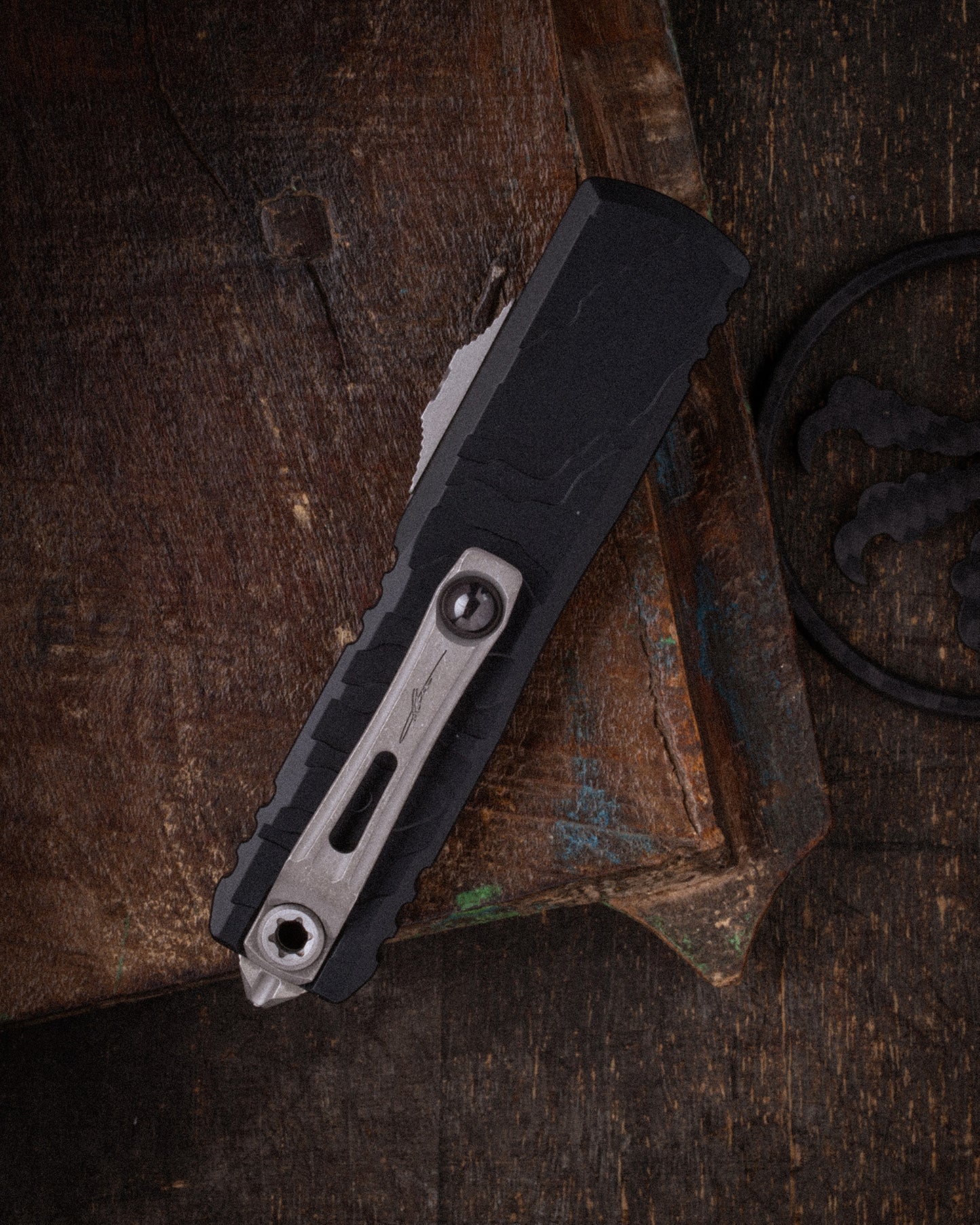 UTX-85® GEN IV INTERCEPTOR® APOCALYPTIC® SIGNATURE SERIES TOPOGRAPHIC DEEP ENGRAVED (12354TP-10APS)