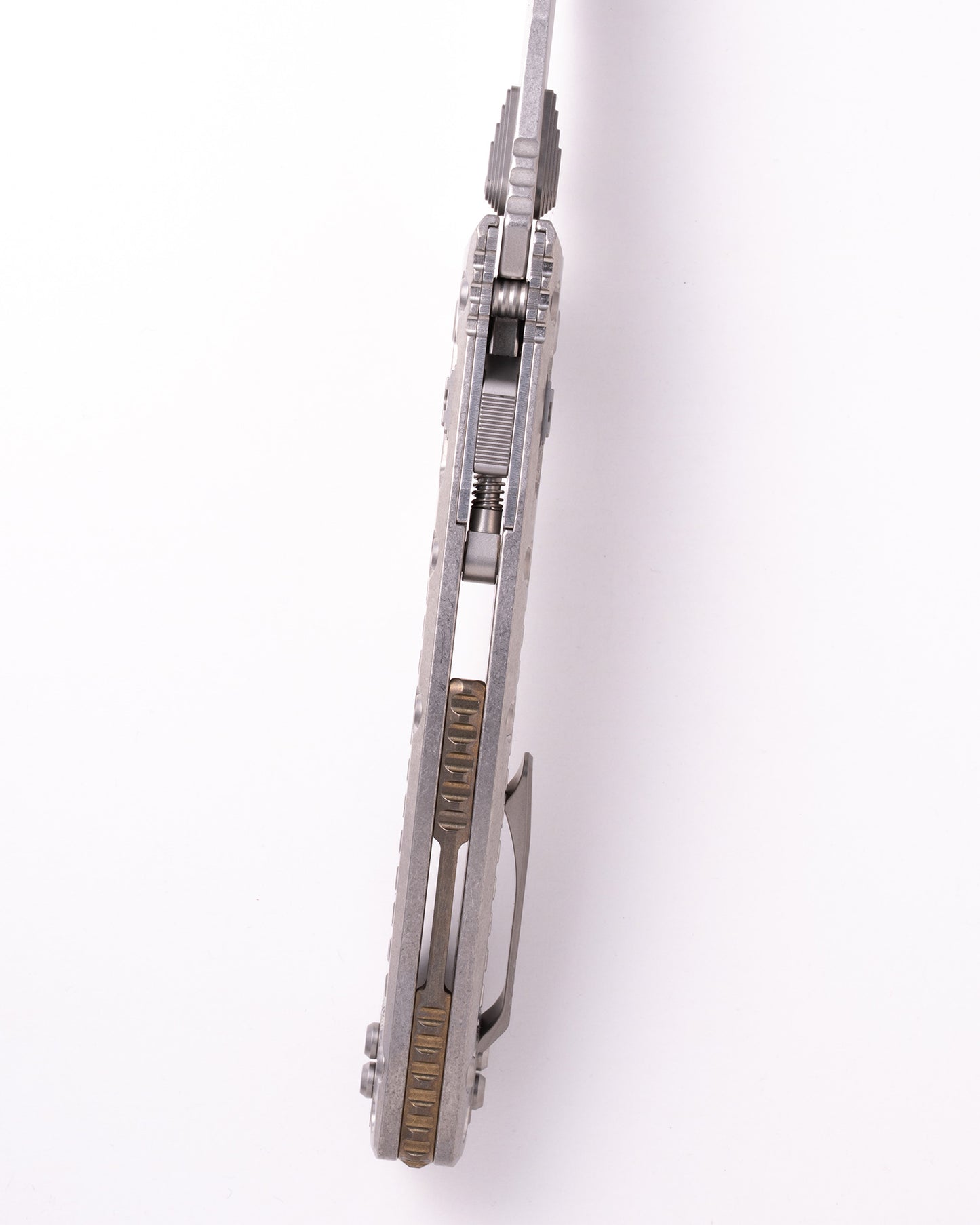 Amphibian® - RAM-LOK™ PARTIAL SERRATED MARFIONE SELECT STONEWASH FINISH STONEWASH FINISH FRAG PATTERN TITANIUM W/BRONZE TITANIUM ACCENT DOUBLE VAPOR BLAST STAINLESS (137RL-11FRMS1)