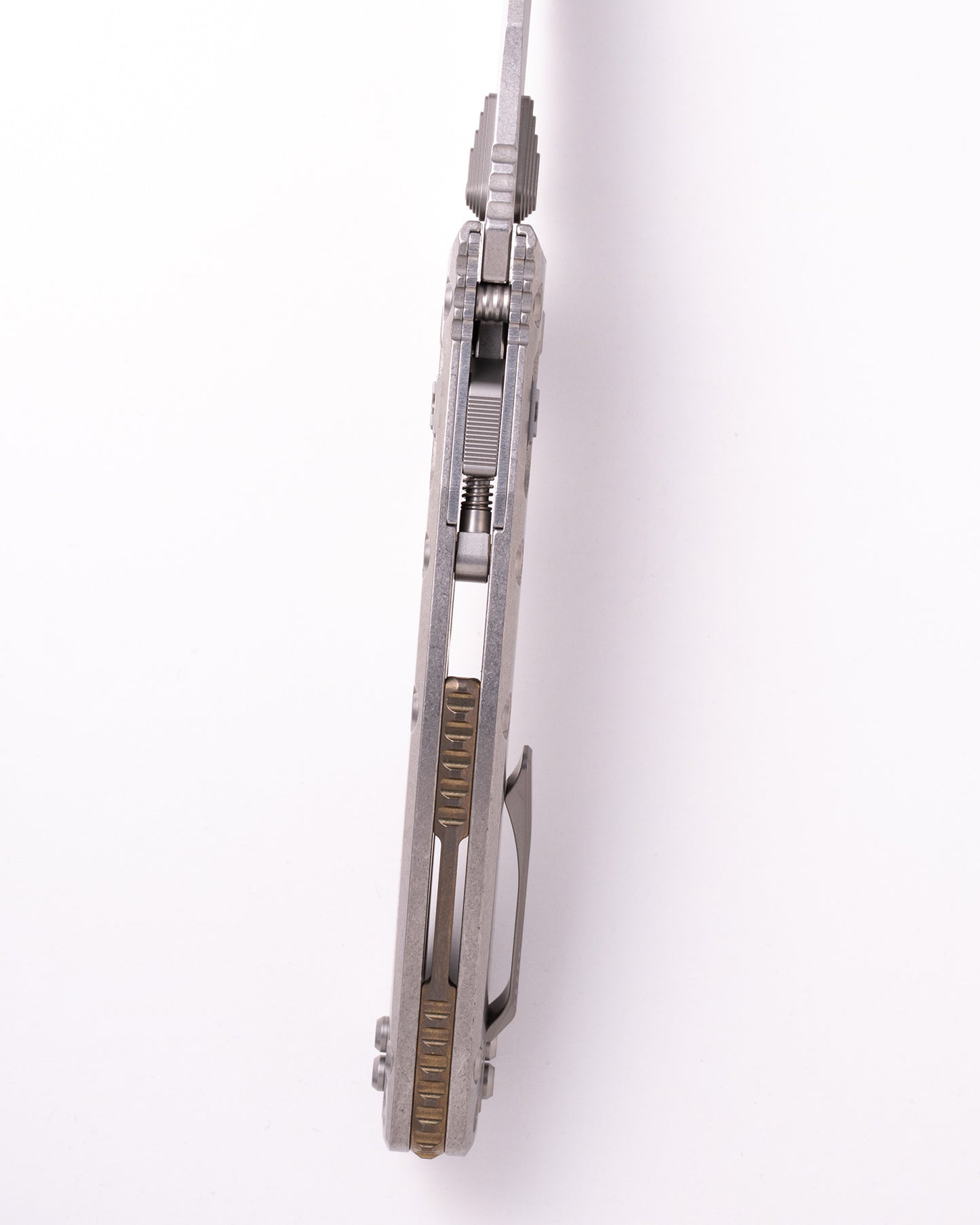 Amphibian® - RAM-LOK™ PARTIAL SERRATED MARFIONE SELECT STONEWASH FINISH STONEWASH FINISH SLAB TITANIUM W/BRONZE TITANIUM ACCENT DOUBLE VAPOR BLAST STAINLESS (137RL-11MS1)