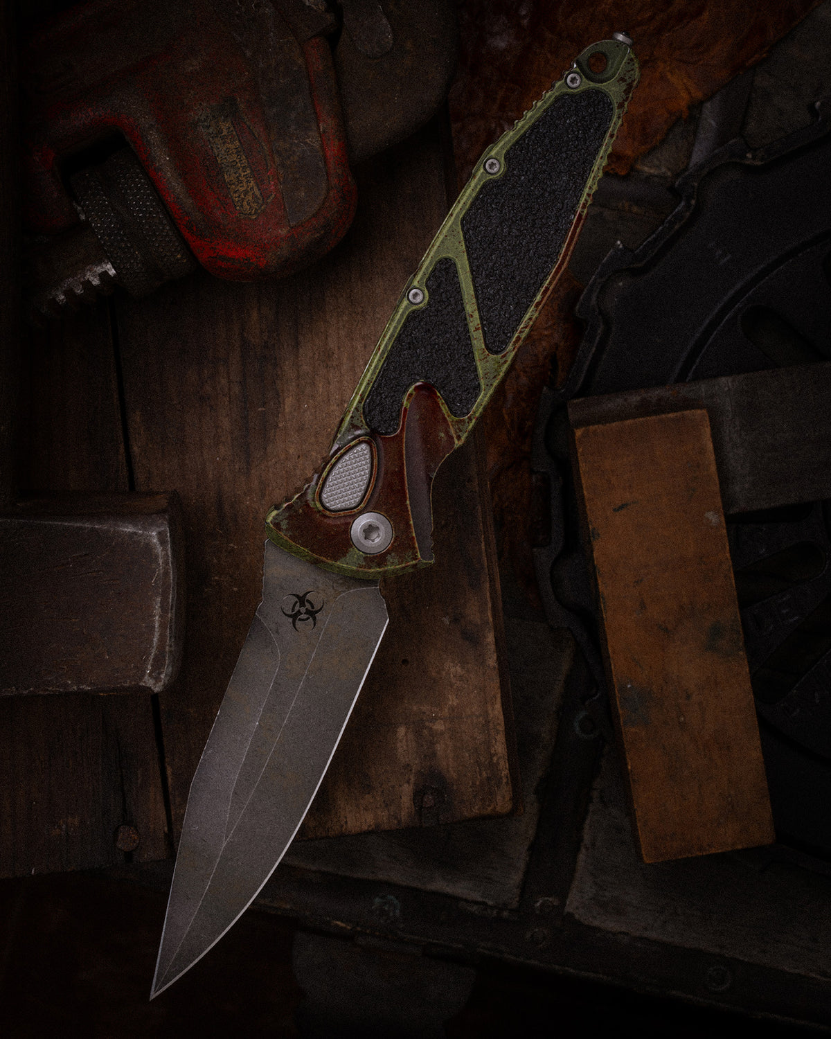 SOCOM® ELITE AUTO SIGNATURE SERIES SPEAR POINT STANDARD OUTBREAK (160A-1OBSS)