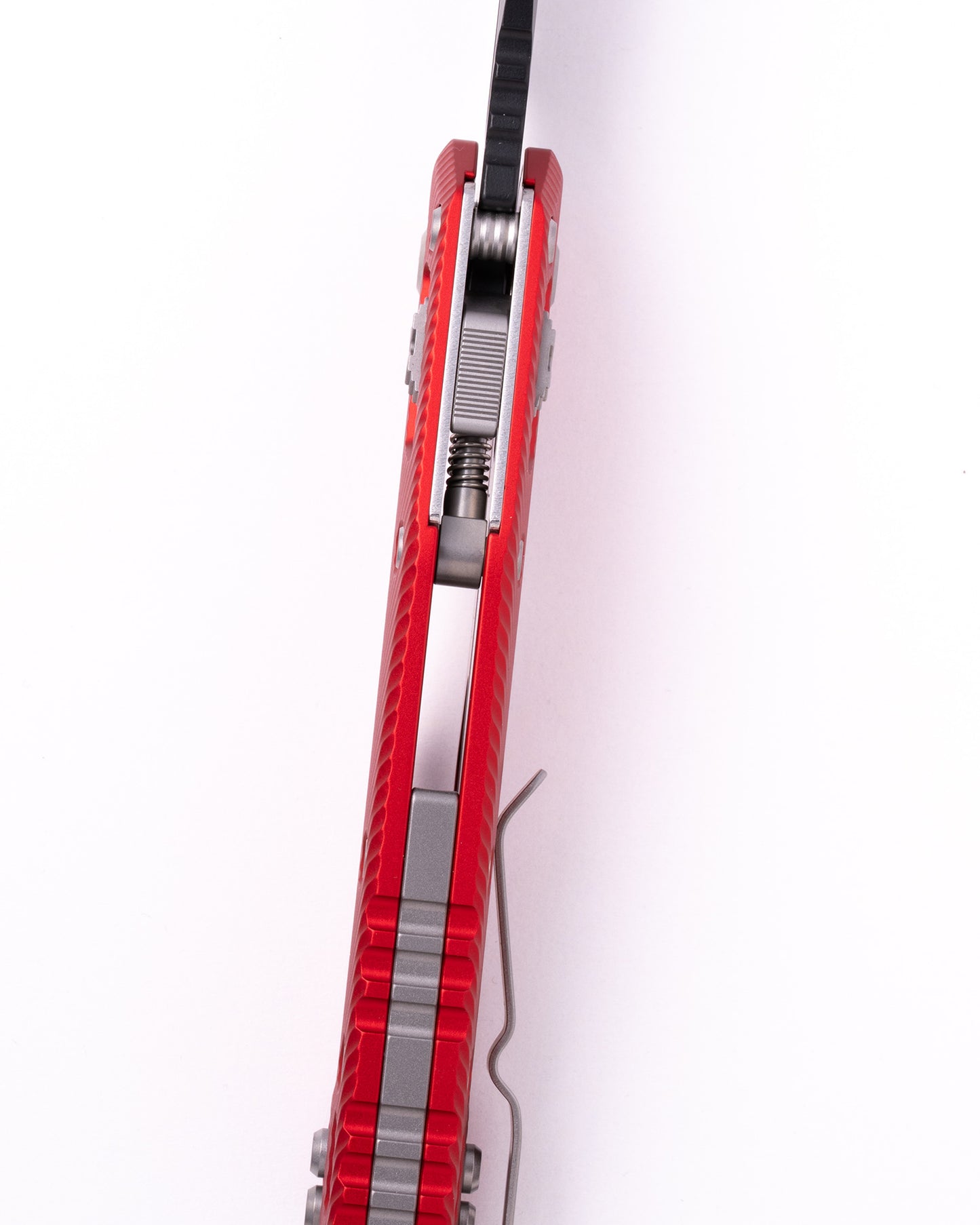 MSI® S/E Fluted Black Part Serrate Aluminum Red (210-2FLRD)