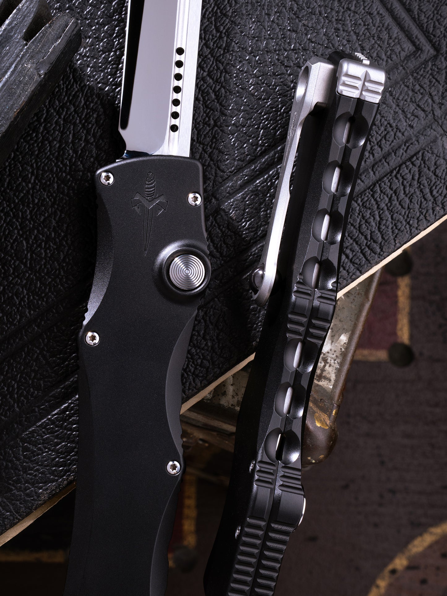 Halo IV – Clip Point Mirror Polish Black Hardcoat Anodized Alloy Hard Cut Stainless